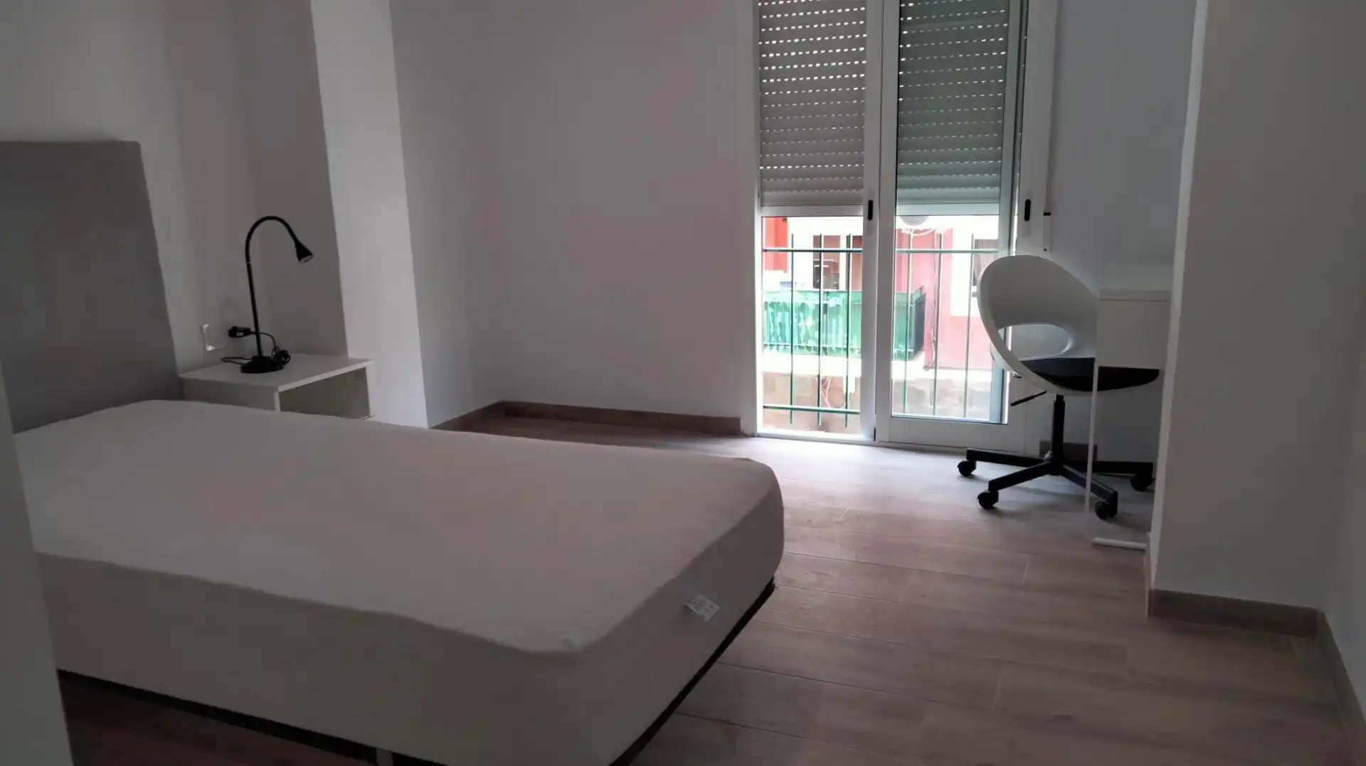 Habitación de Piso de alquiler en Elche / Elx con Amueblado y Balcón