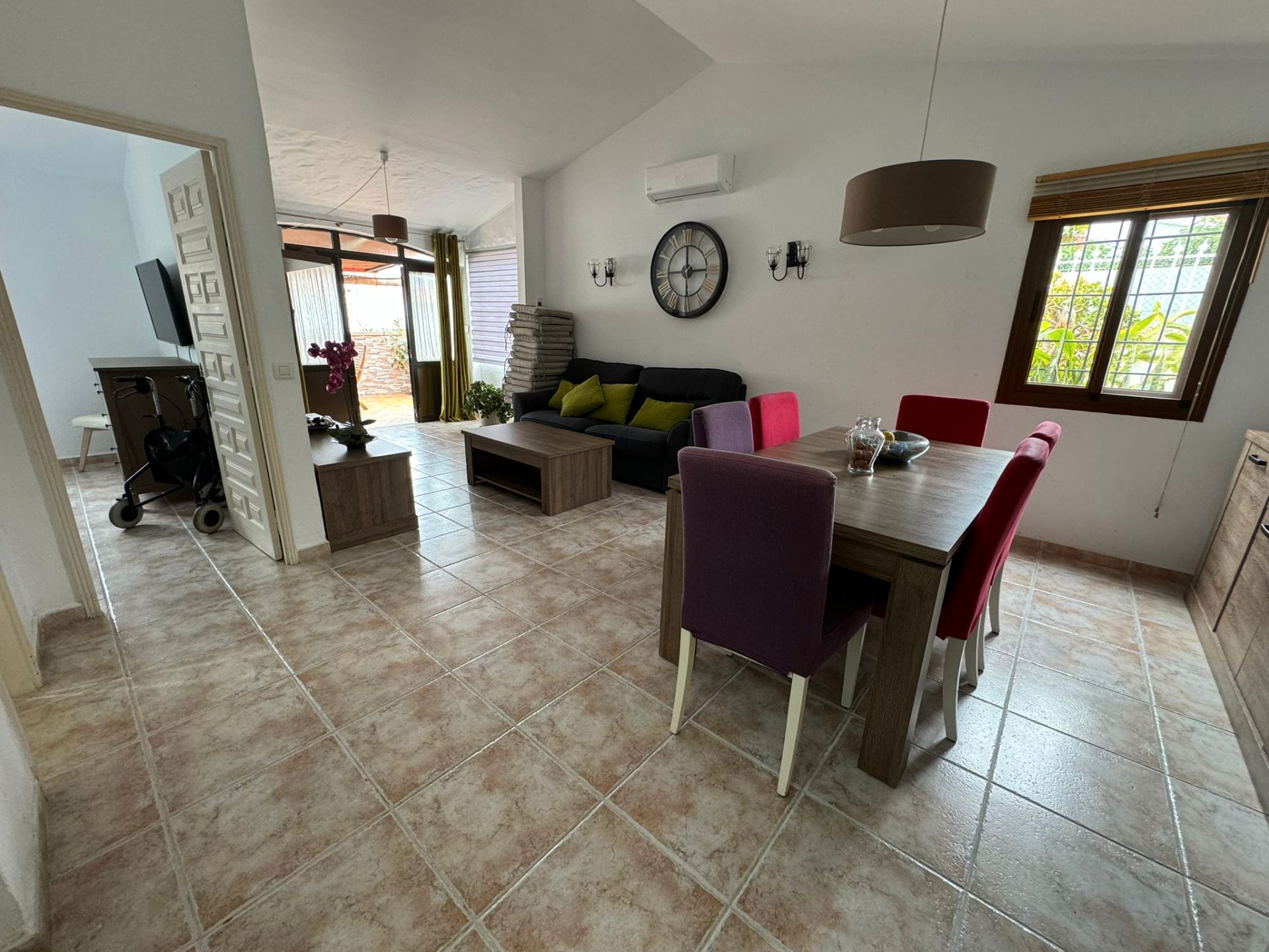 Sala d'estar de Casa o xalet en venda en San Bartolomé de Tirajana amb Jardí privat, Terrassa i Moblat