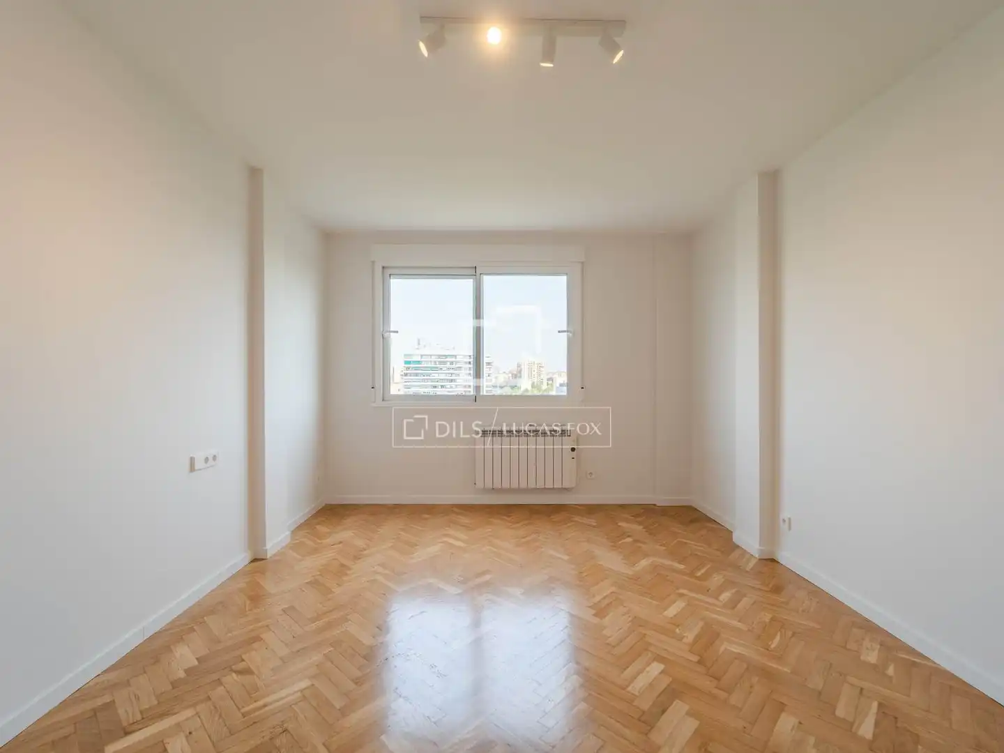 Dormitori de Pis de lloguer en Valencia amb Aire condicionat, Parquet i Terrassa