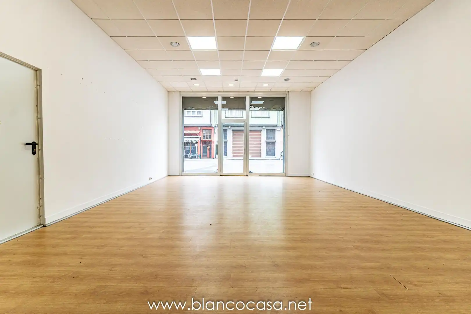Local commercial à vendre à Carballo