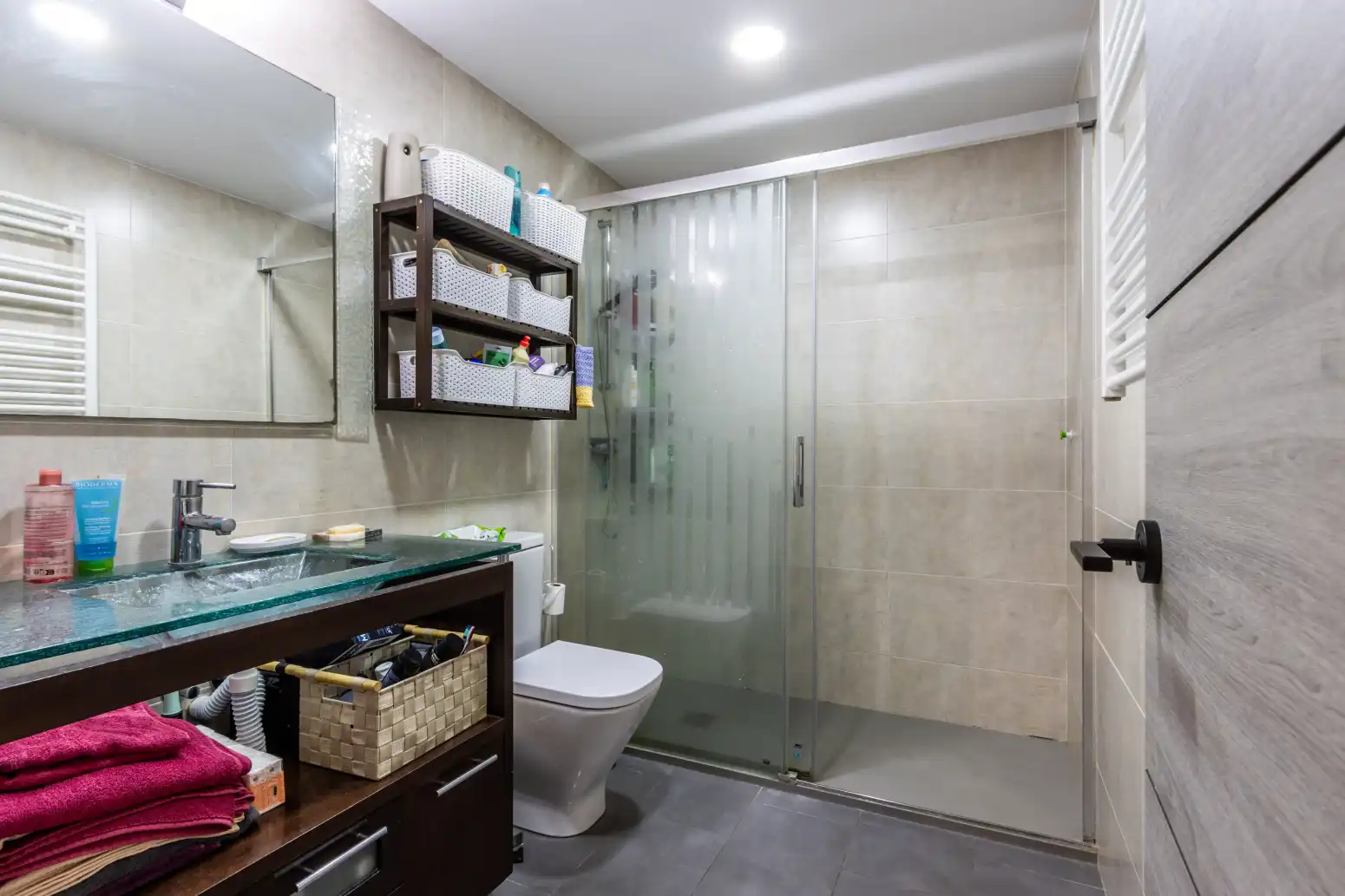Bathroom of Flat for sale in Terrassa  with Air Conditioner, Heating and Parquet flooring