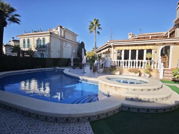 Xalet amb piscina en venda a Orihuela Costa