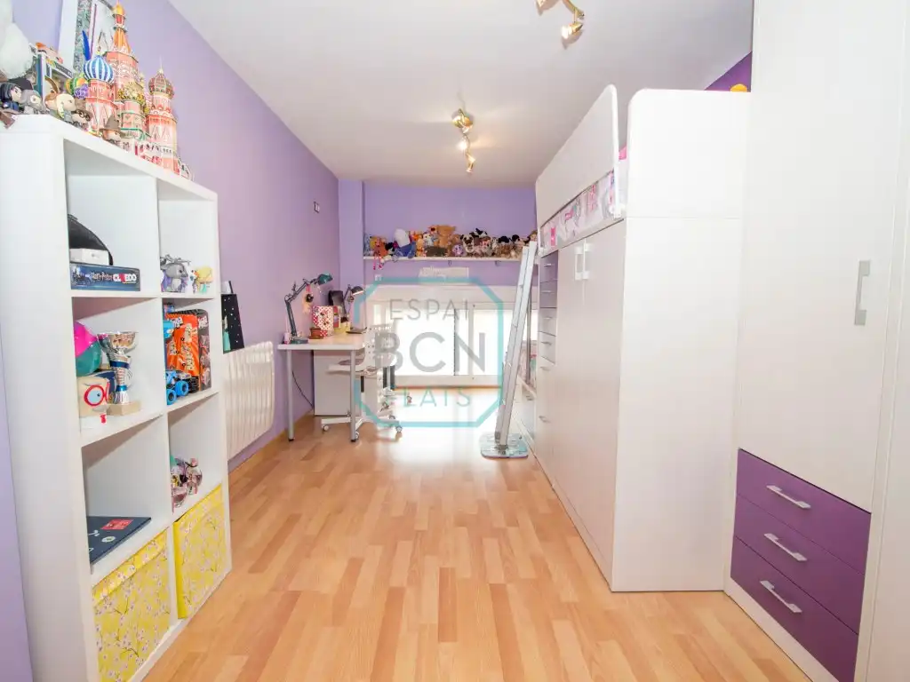 Schlafzimmer von Maisonette zum Verkauf in Barcelona