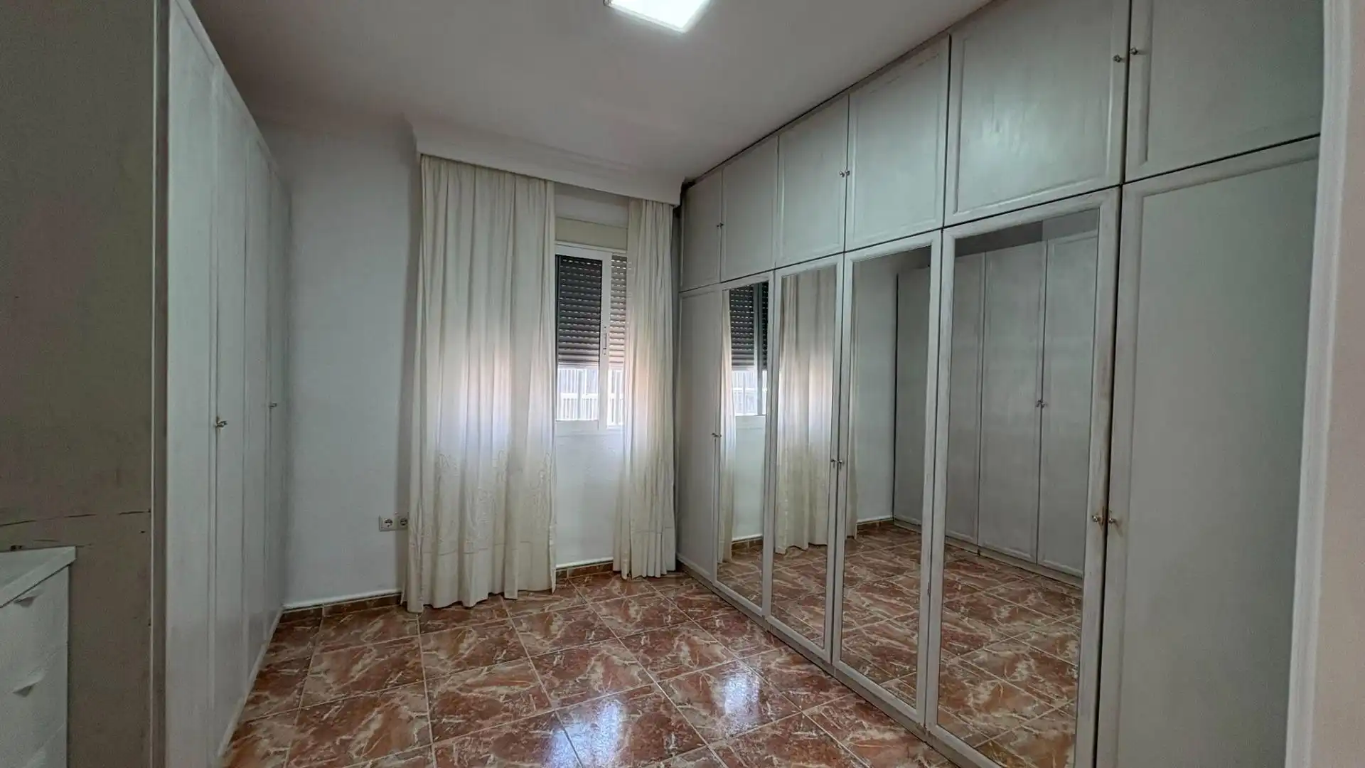 Habitación de Piso de alquiler en Málaga con Aire acondicionado, Amueblado y Balcón