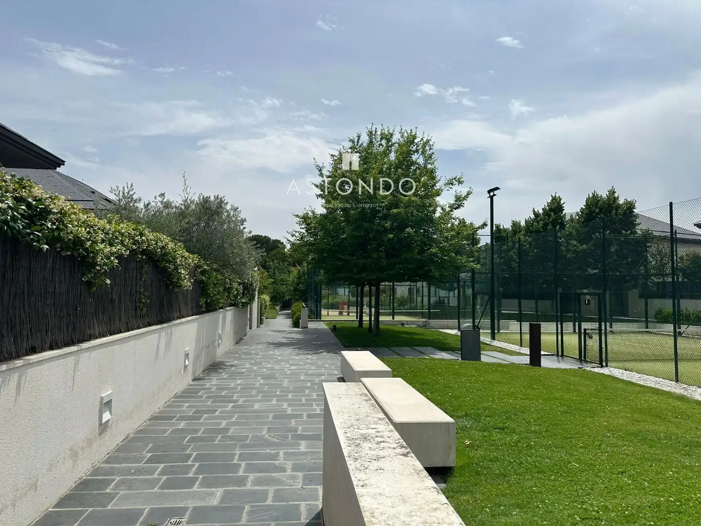 Vista exterior de Casa o xalet en venda en Boadilla del Monte amb Aire condicionat, Calefacció i Terrassa