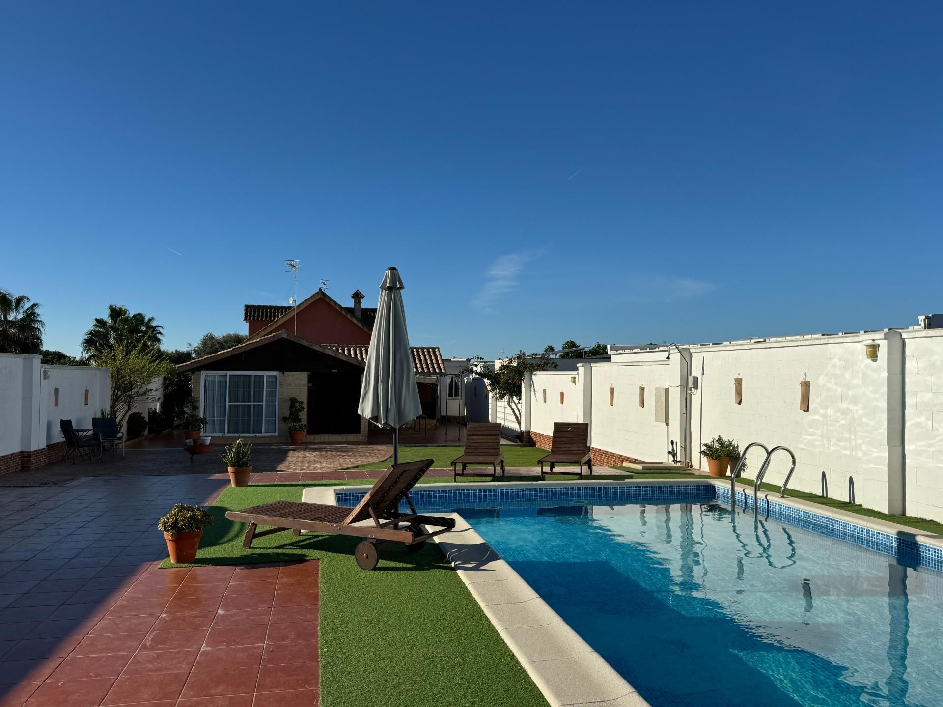 Swimming pool of Country house for sale in Sanlúcar de Barrameda  with Air Conditioner, Heating and Private garden