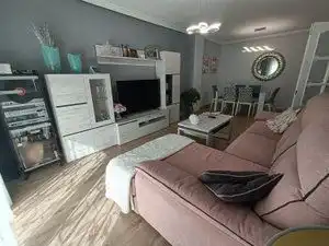 Sala d'estar de Casa o xalet en venda en Ciudad Real amb Aire condicionat, Jardí privat i Terrassa