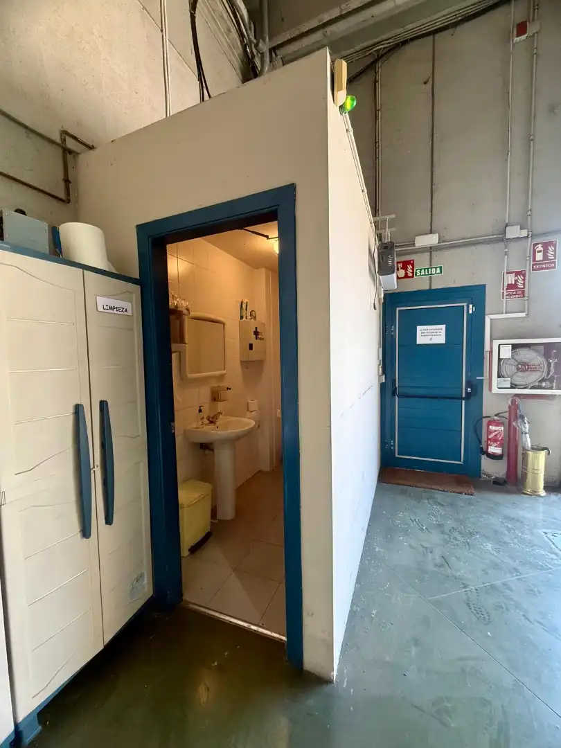 Baño de Nave industrial de alquiler en Valle de Elorz / Elortzibar con Calefacción y Alarma