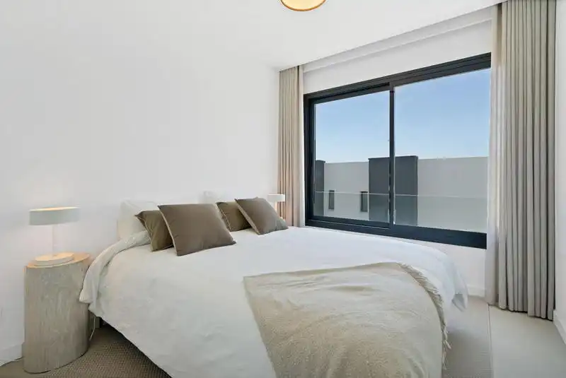 Habitación de Casa adosada de alquiler en Estepona con Aire acondicionado, Jardín privado y Terraza