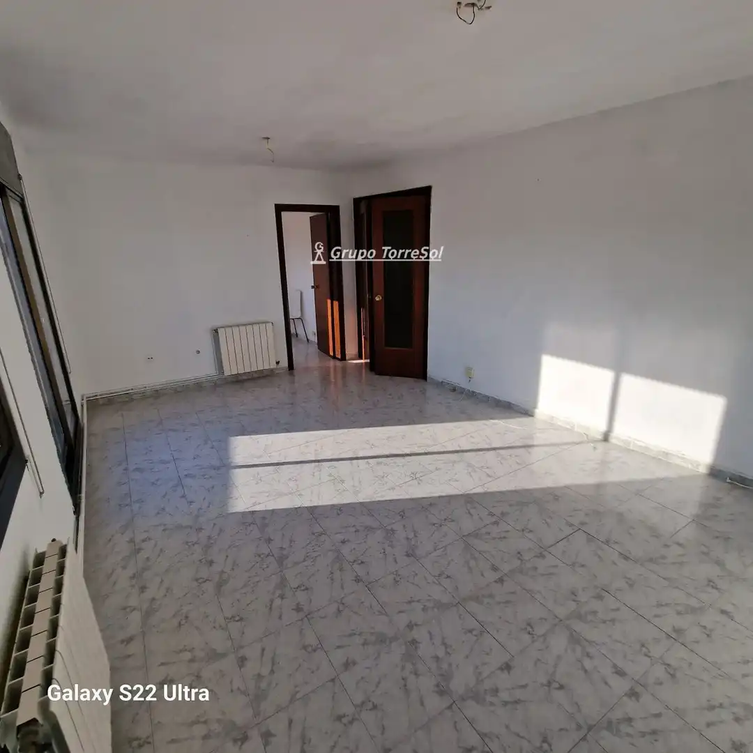 Sala d'estar de Àtic en venda en La Pobla de Montornès   amb Calefacció i Terrassa