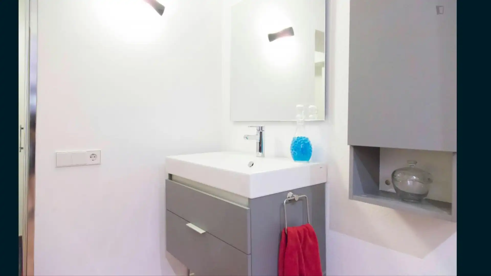 Bathroom of Flat for rent in Barcelona  with Furnished, Washing machine and TV