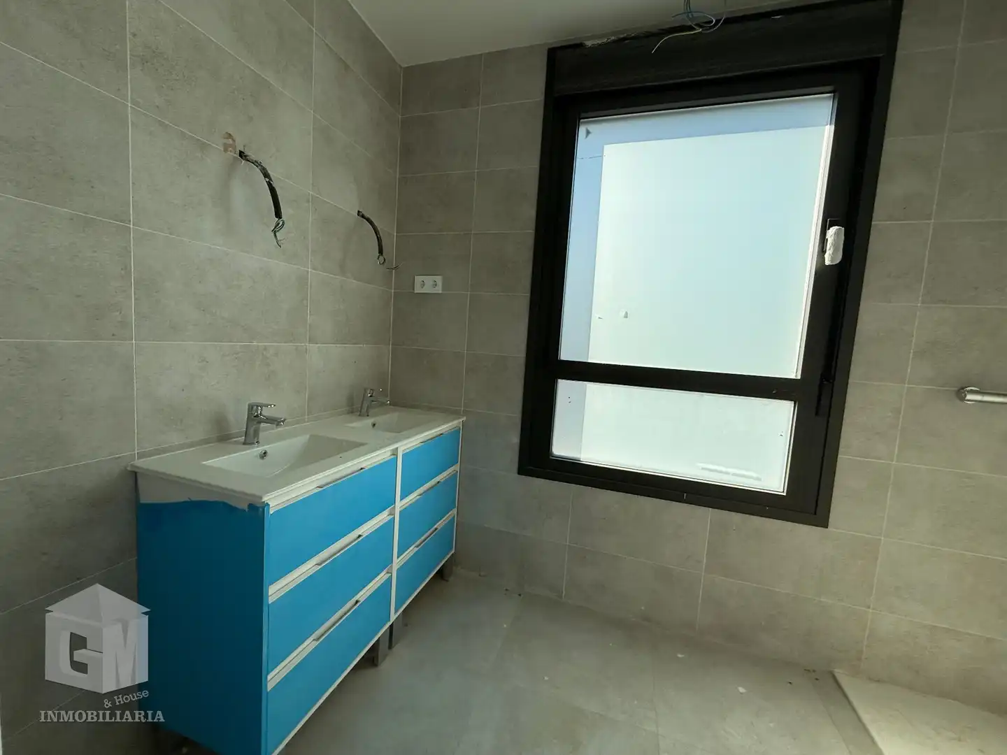 Baño de Casa adosada en venta en Villaviciosa de Odón con Calefacción, Jardín privado y Terraza