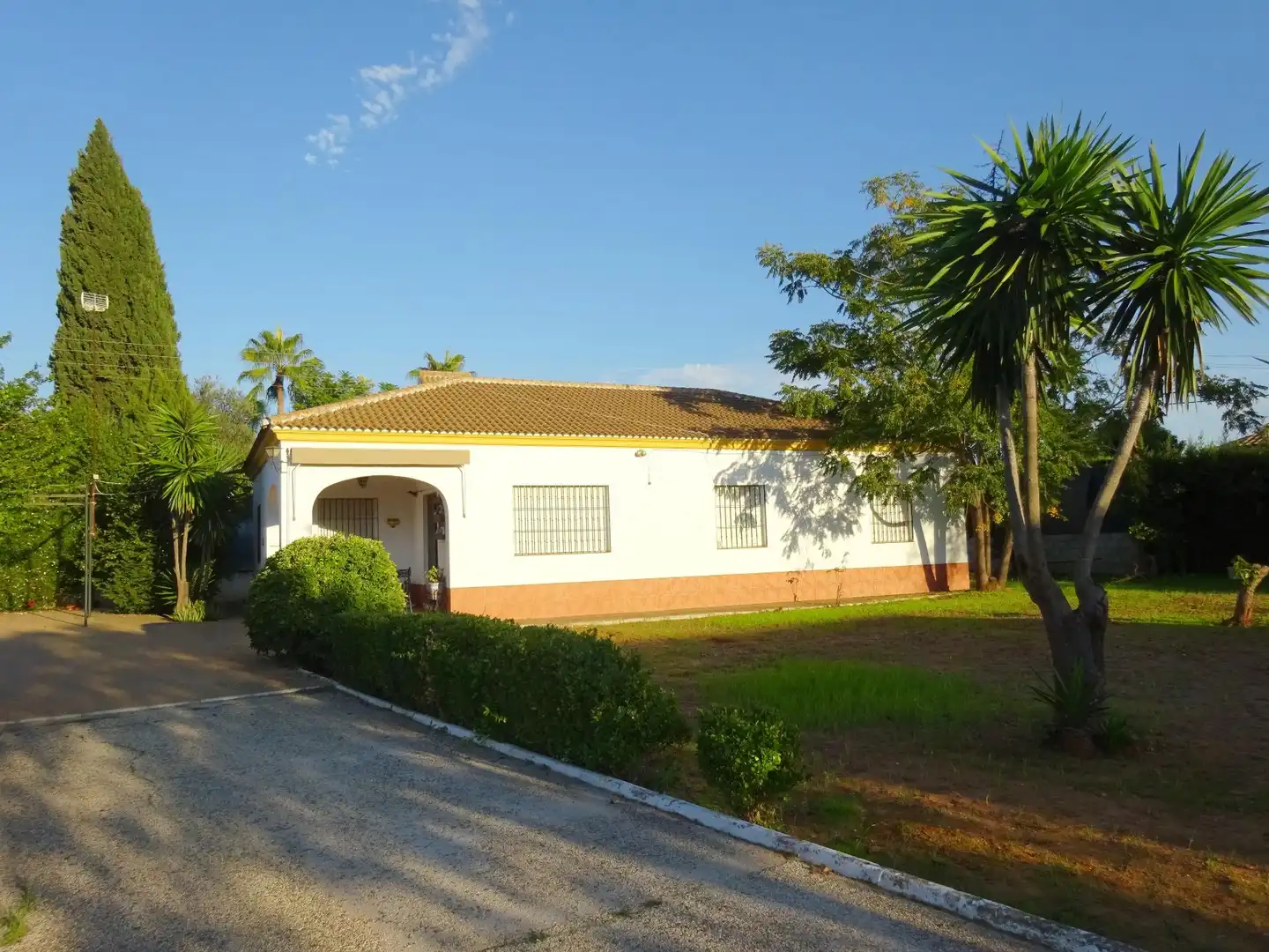 Exterior view of Houses for sale in Sanlúcar la Mayor  with Air Conditioner, Private garden and Storage room
