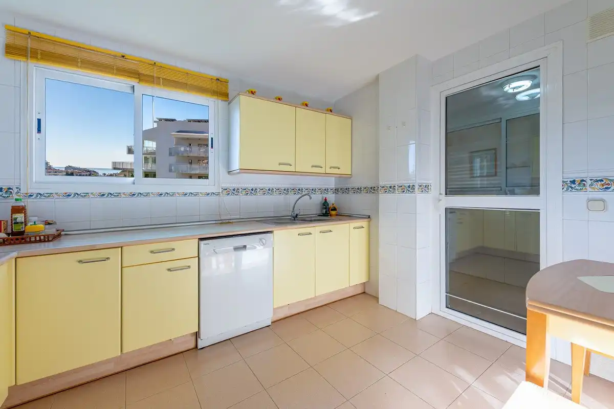 Kitchen of Apartments for sale in Benalmádena  with Terrace and Community pool