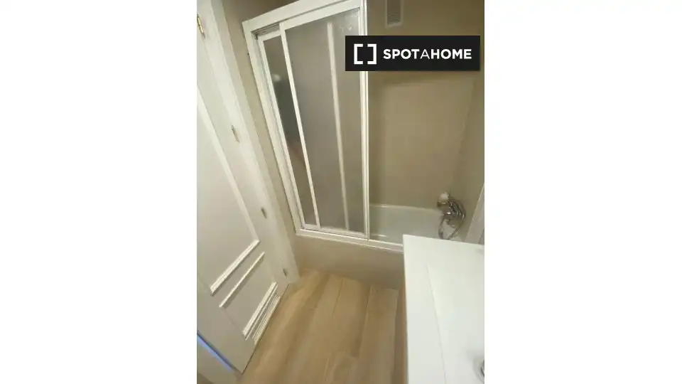 Habitación de Piso de alquiler en Granada con Aire acondicionado, Calefacción y Amueblado