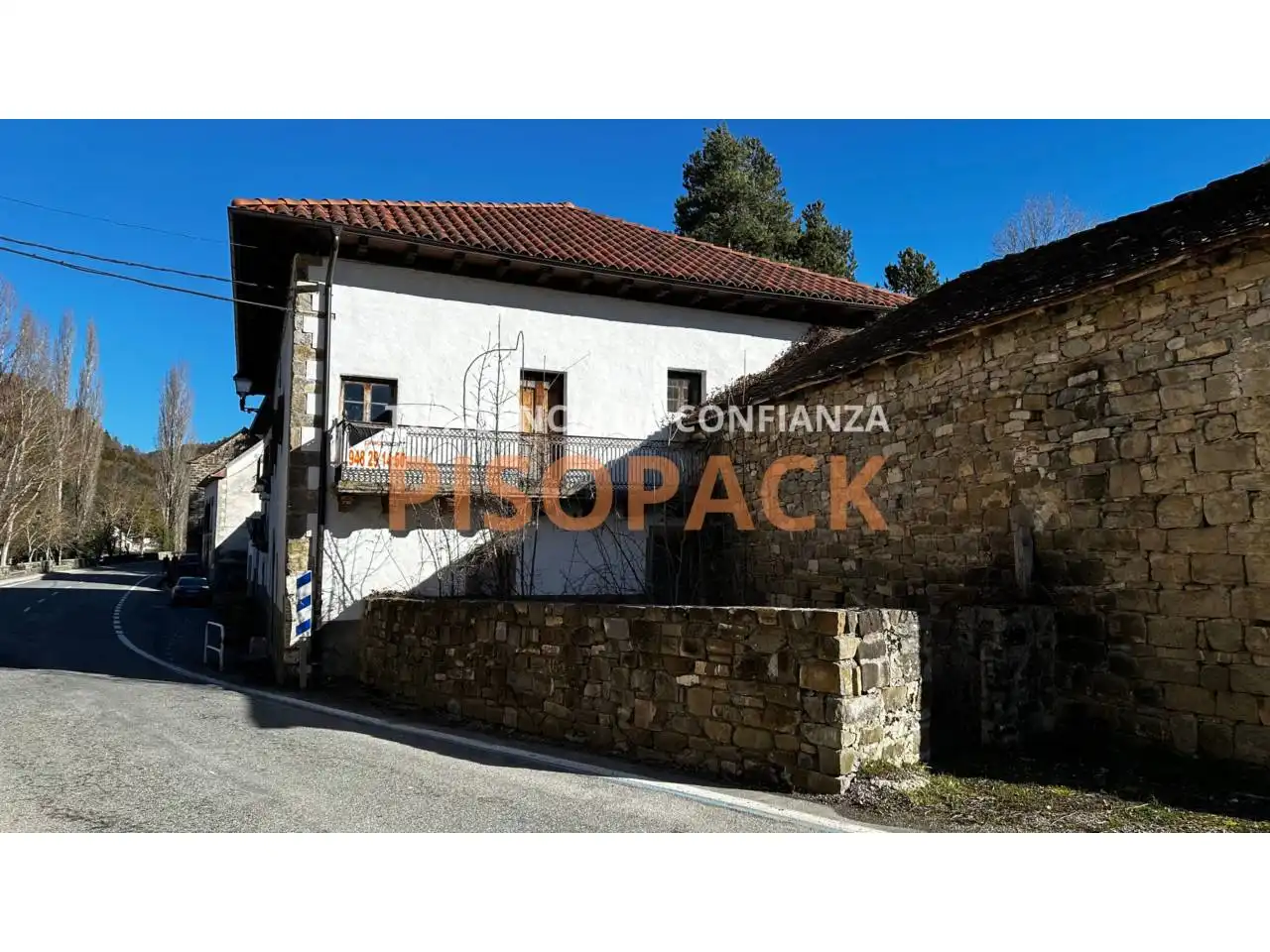 Vista exterior de Casa o xalet en venda en Esparza de Salazar / Espartza Zaraitzu amb Calefacció, Jardí privat i Parquet