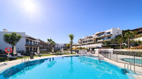 Foto 3 de Piso en venta en Benatalaya, Estepona