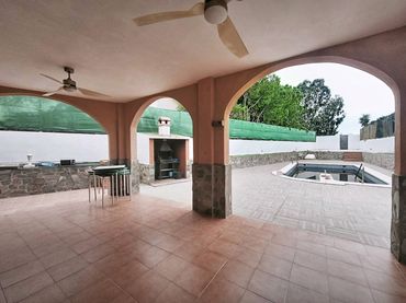 Chalet con piscina en venta en Retamar