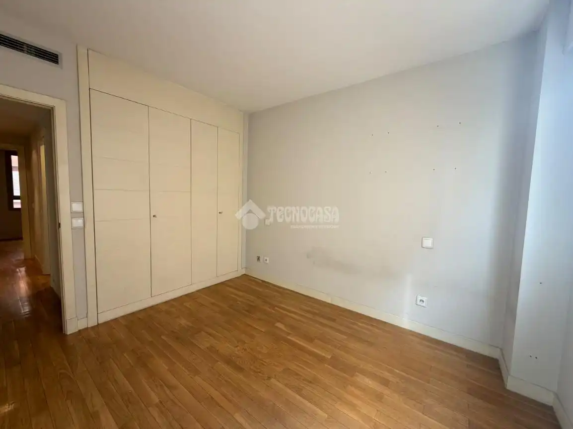 Schlafzimmer von Wohnung zur Miete in Madrid mit Klimaanlage, Heizung und Terrasse