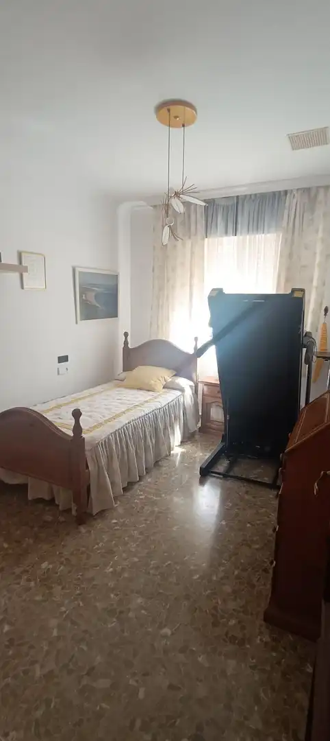 Dormitori de Casa adosada en venda en Algeciras amb Aire condicionat, Moblat i Alarma