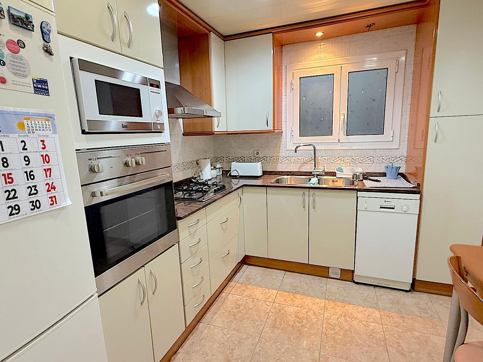 Cuina de Pis en venda en Rubí amb Calefacció, Moblat i Forn