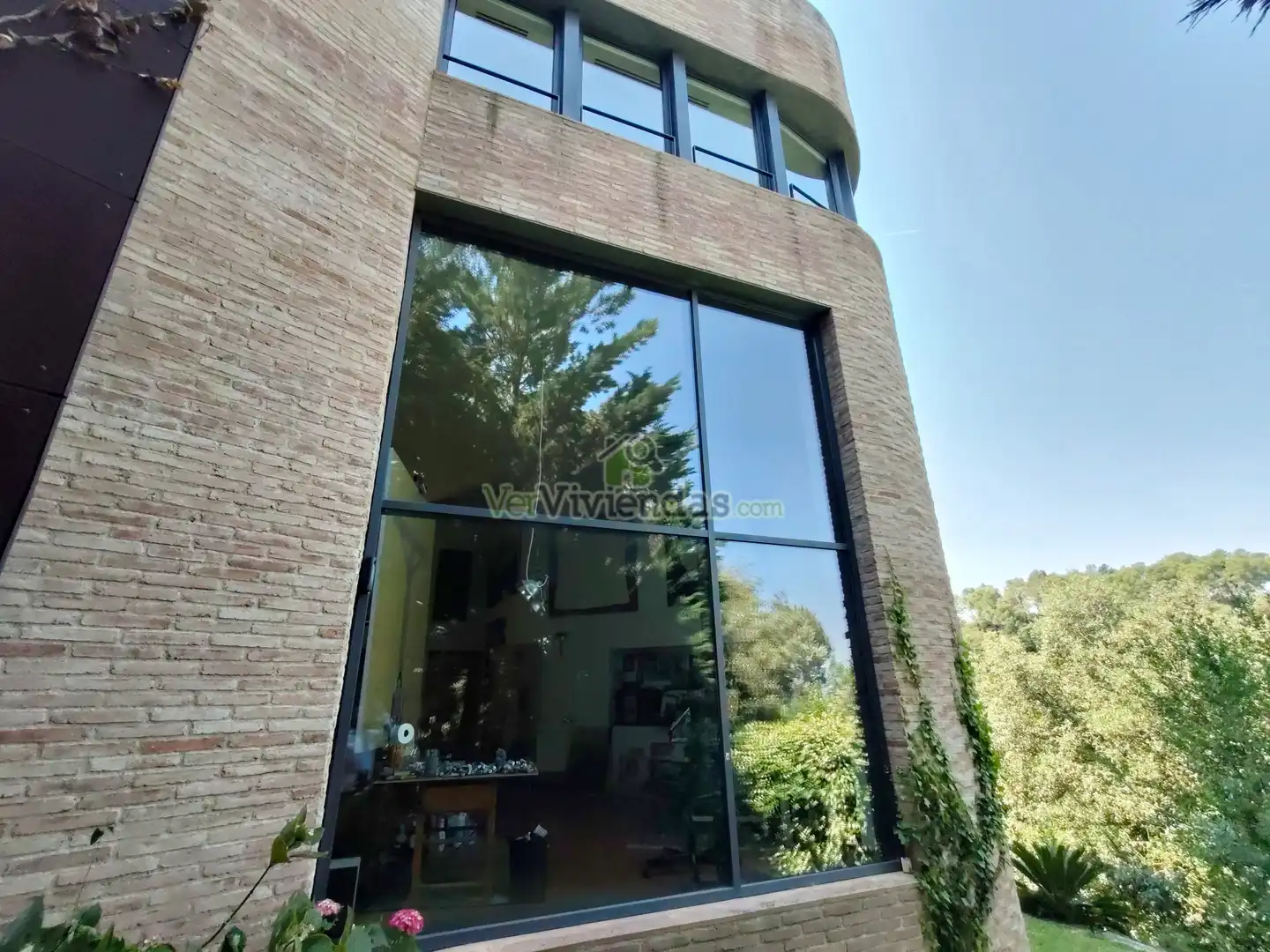 Vista exterior de Casa o xalet en venda en Sant Cugat del Vallès amb Aire condicionat, Calefacció i Jardí privat