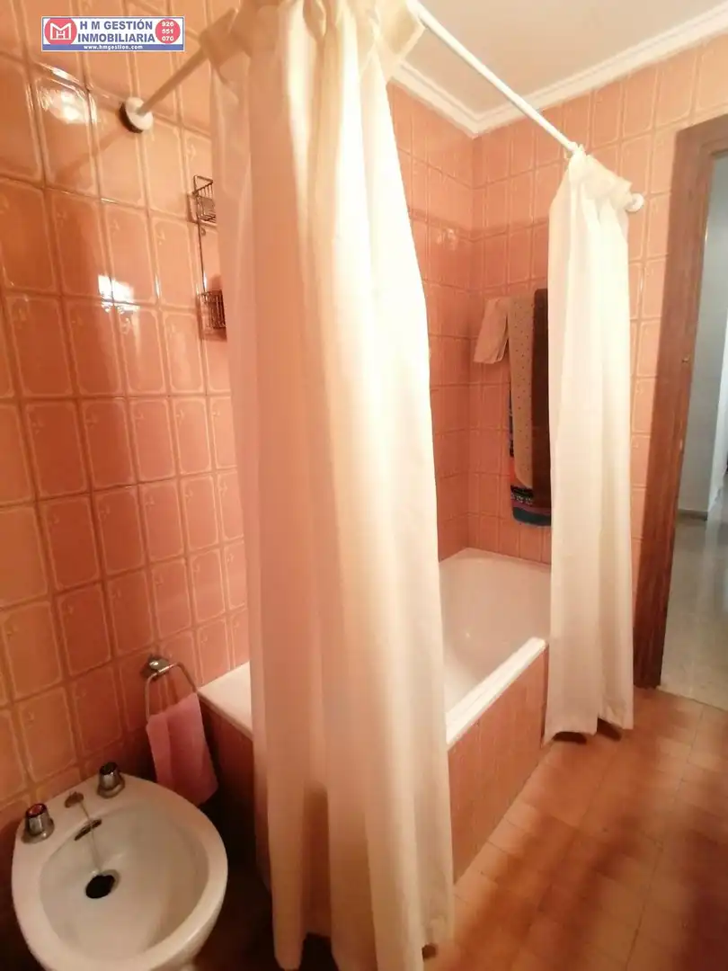 Baño de Piso en venta en Alcázar de San Juan con Terraza, Amueblado y Balcón