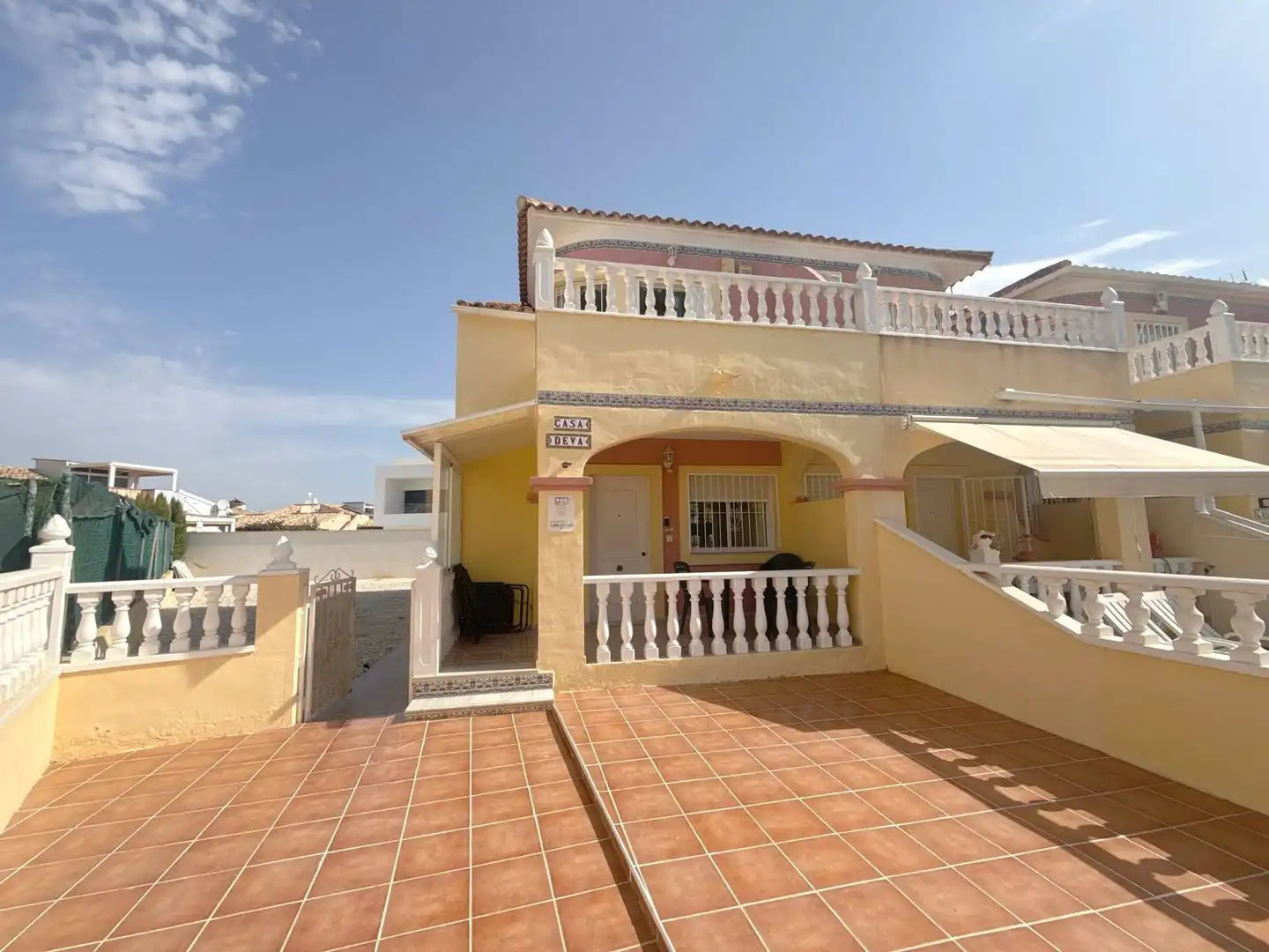 Maison mitoyenne avec piscine à vendre à La Zenia