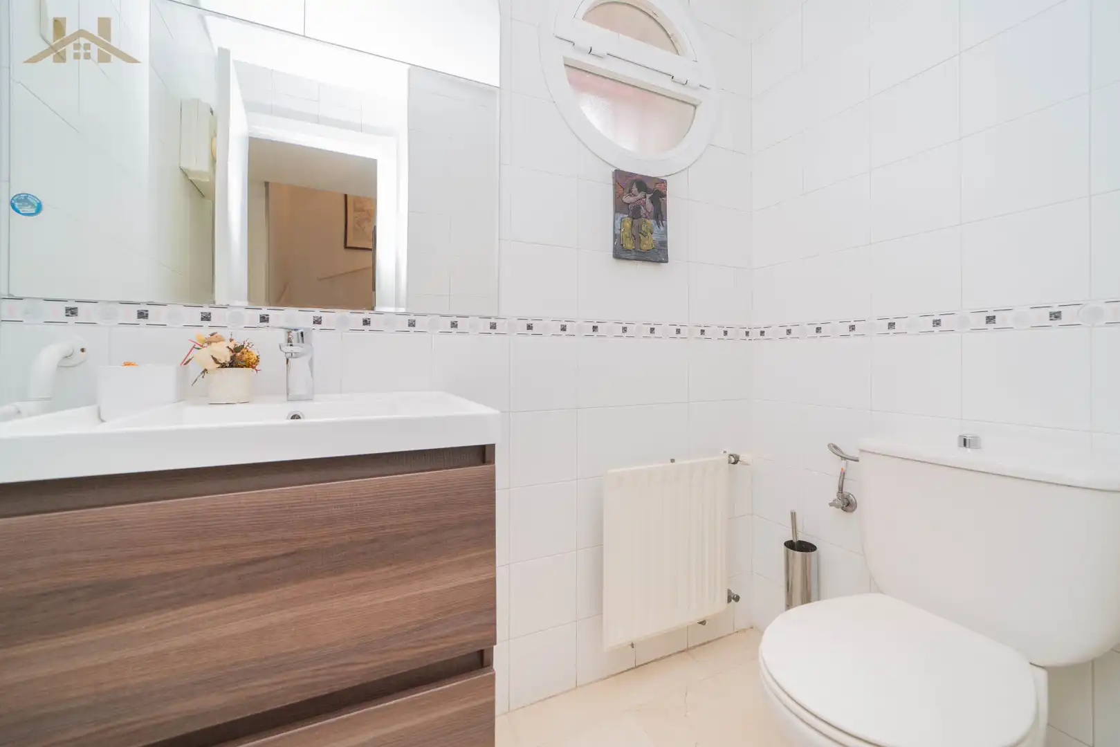 Badezimmer von Einfamilien-Reihenhaus zum Verkauf in Madrid mit Klimaanlage, Heizung und Terrasse
