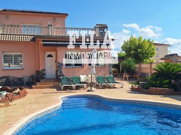 Xalet amb piscina en venda a Els Masos - Els Garrofers