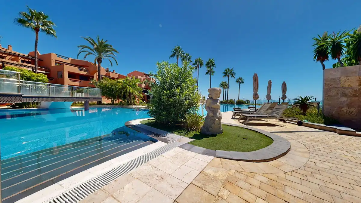 Swimming pool of Flat for sale in Estepona  with Air Conditioner, Heating and Terrace