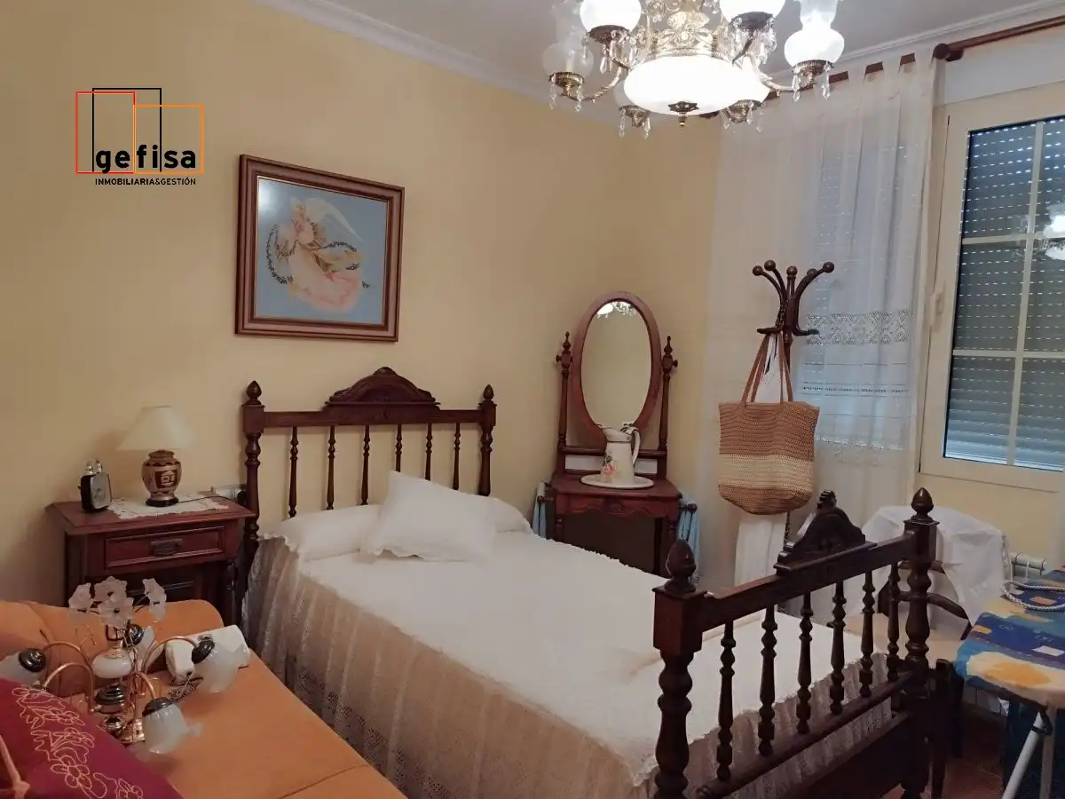 Habitación de Casa o chalet en venta en Valdepeñas con Calefacción, Trastero y Piscina