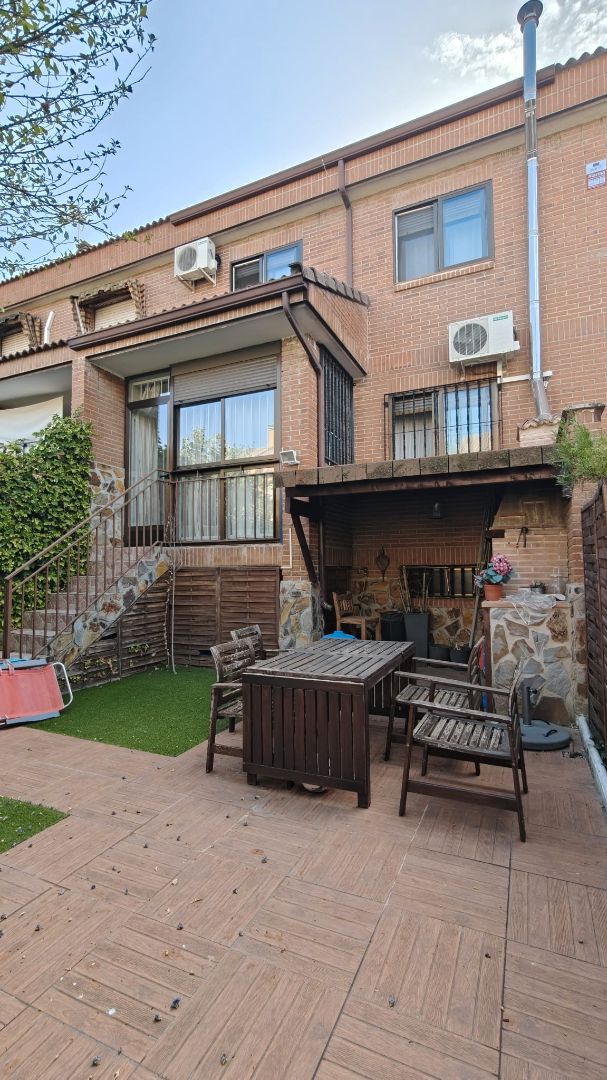 Garden of House or chalet for sale in Navalcarnero  with Air Conditioner, Heating and Private garden