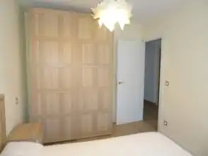 Dormitori de Pis de lloguer en Gijón  amb Calefacció, Parquet i Moblat