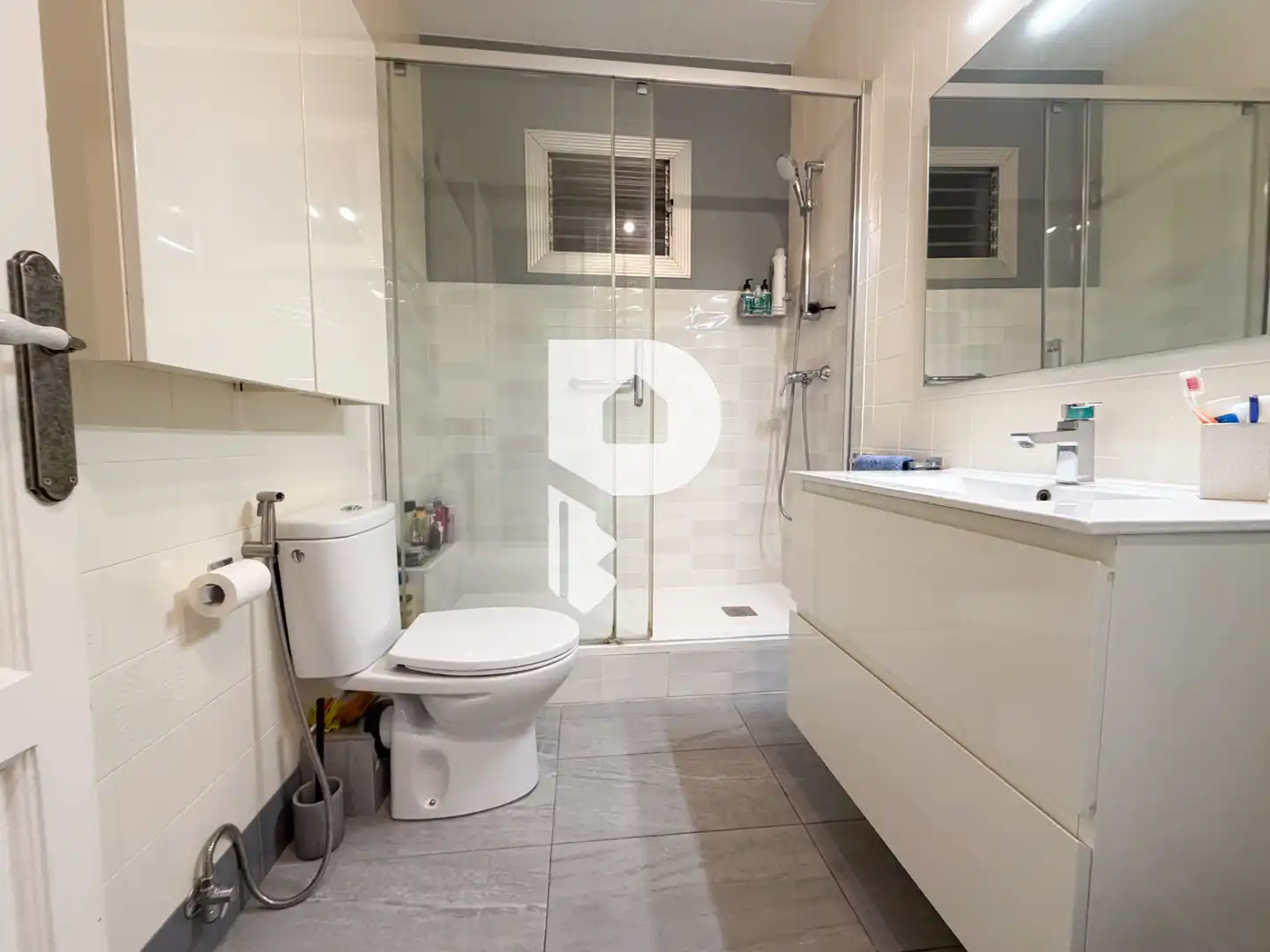 Bathroom of Flat for sale in Barcelona  with Air Conditioner, Heating and Parquet flooring
