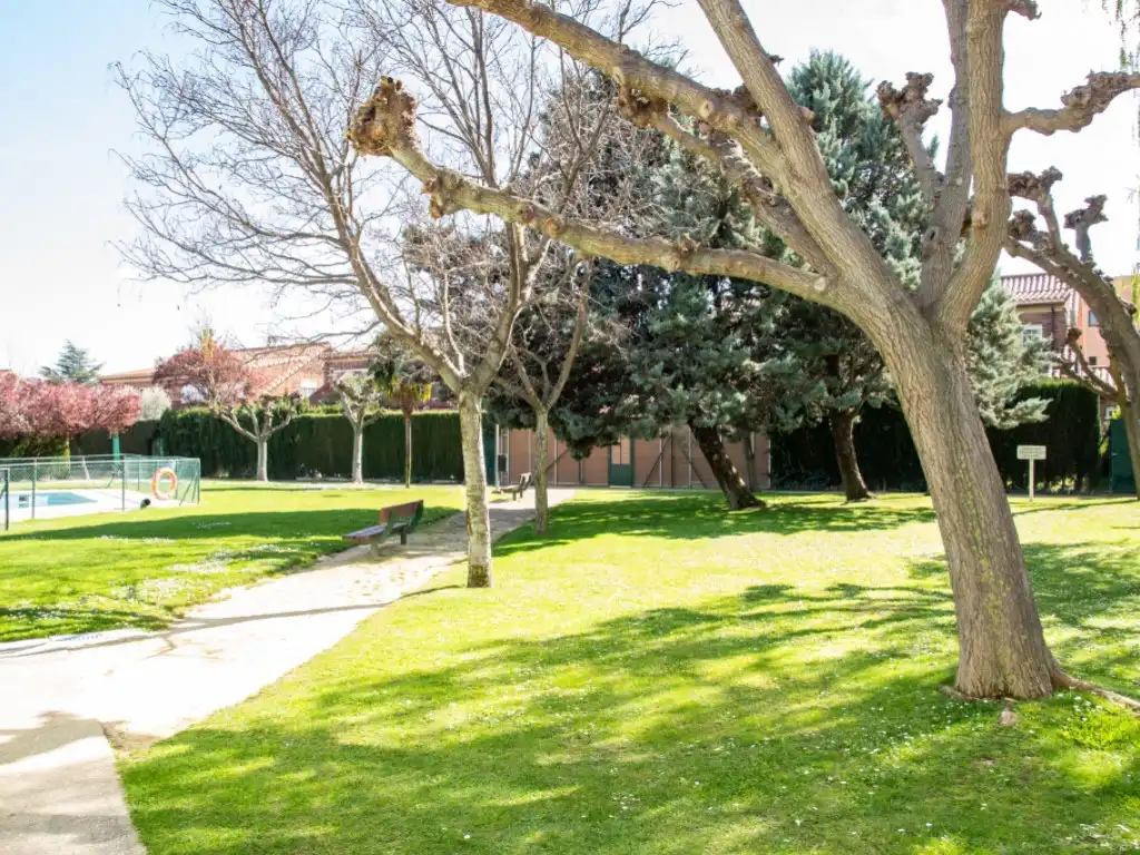 Jardí de Casa adosada en venda en Cuarte de Huerva amb Aire condicionat, Jardí privat i Piscina
