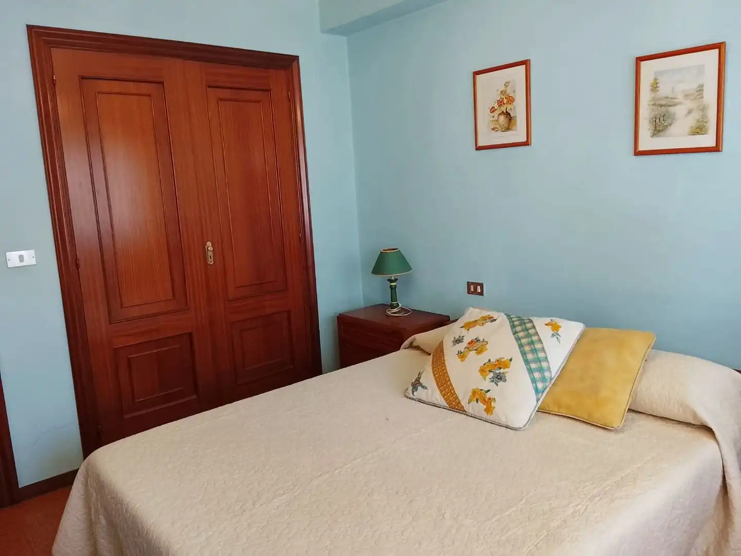 Habitación de Piso en venta en Vigo  con Calefacción, Trastero y Amueblado