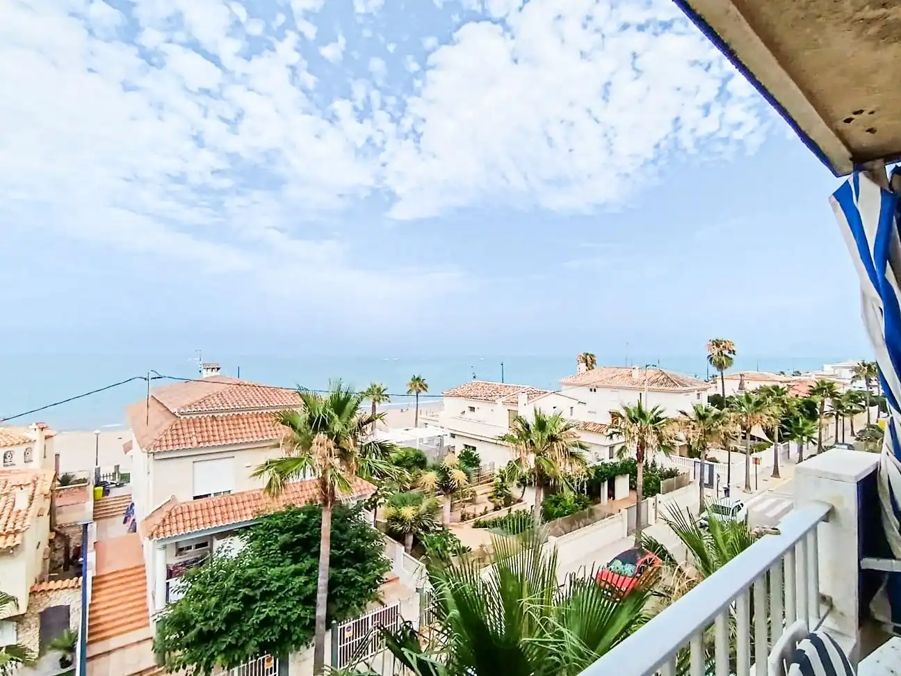 Vista exterior de Apartament en venda en Miramar amb Terrassa, Moblat i Piscina comunitària