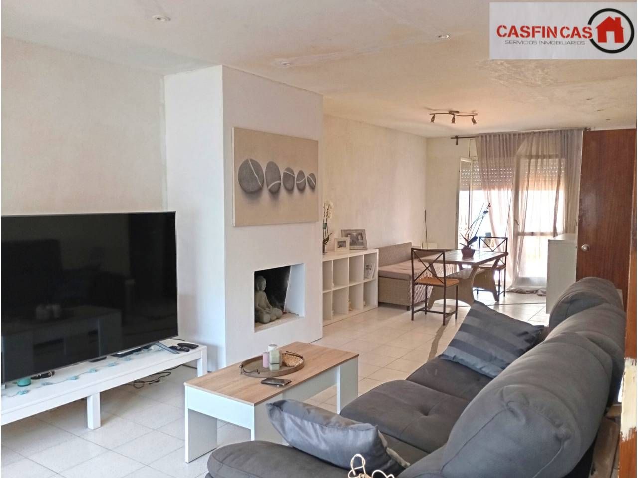 Sala d'estar de Casa o xalet en venda en Cunit amb Calefacció, Jardí privat i Terrassa