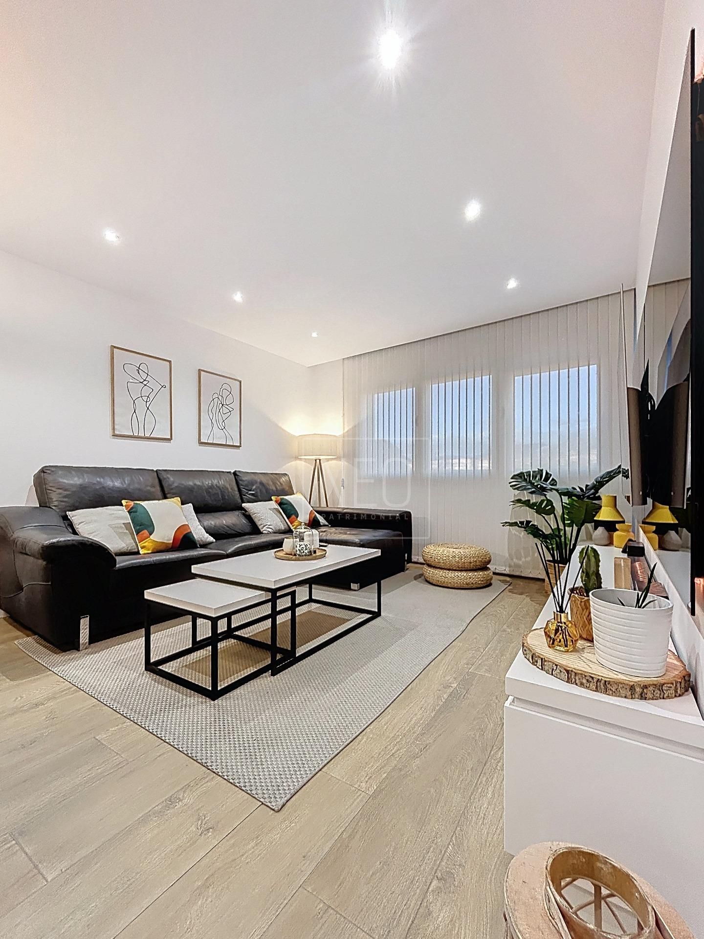 Living room of Flat for sale in  Granada Capital  with Storage room