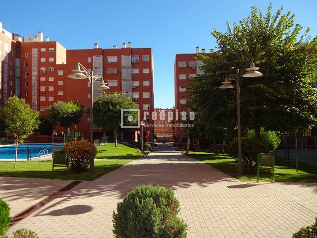 Piso en Venta en del Campo de la Torre en Valdebernardo - Valderribas