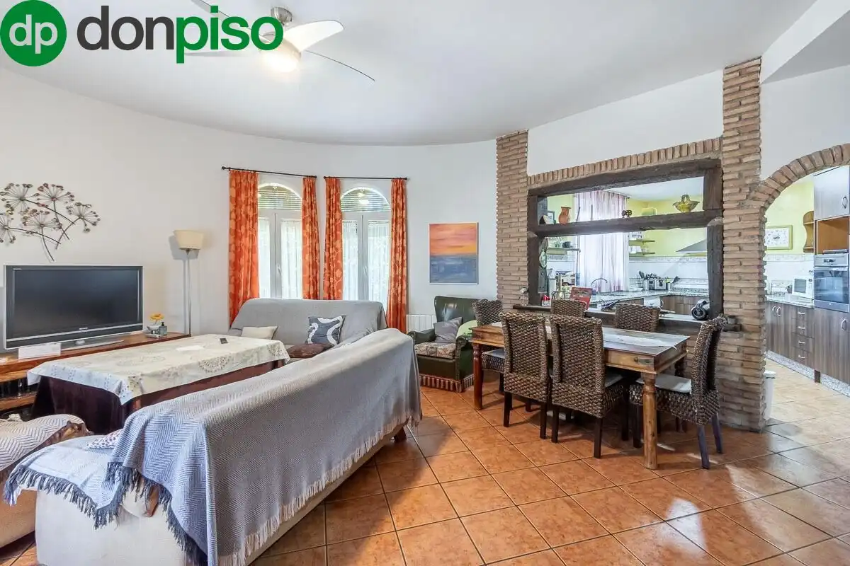 Detached house with pool for sale in Calle del Arache, imagen 7