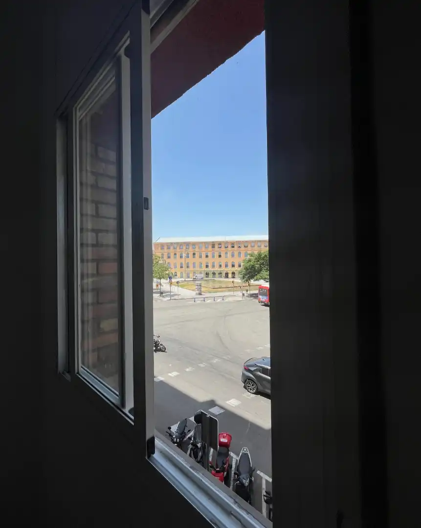 Vista exterior de Pis en venda en Barcelona amb Forn i Balcó