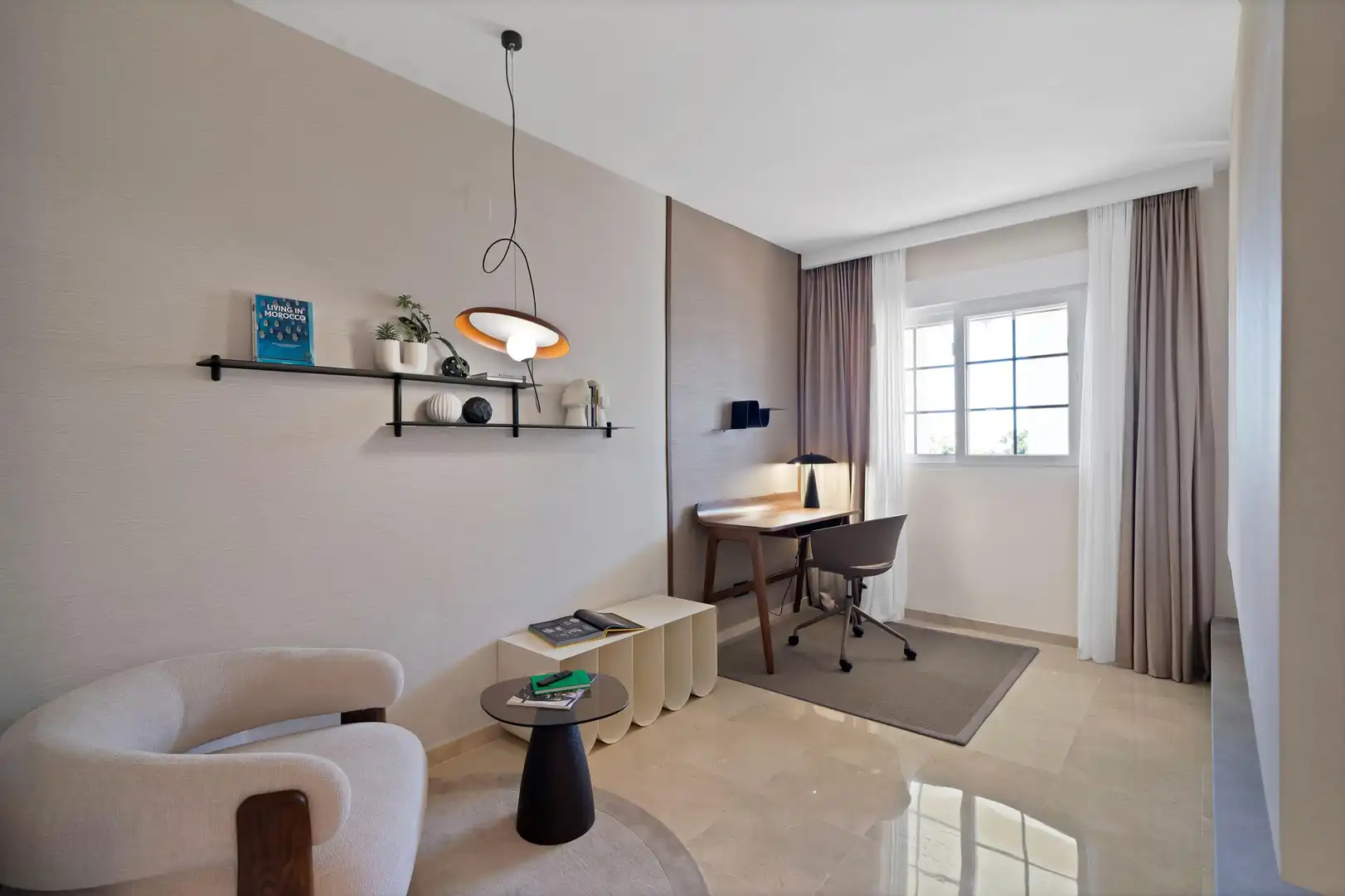 Sala de estar de Apartamento en venta en Marbella con Jardín privado, Alarma y Piscina comunitaria