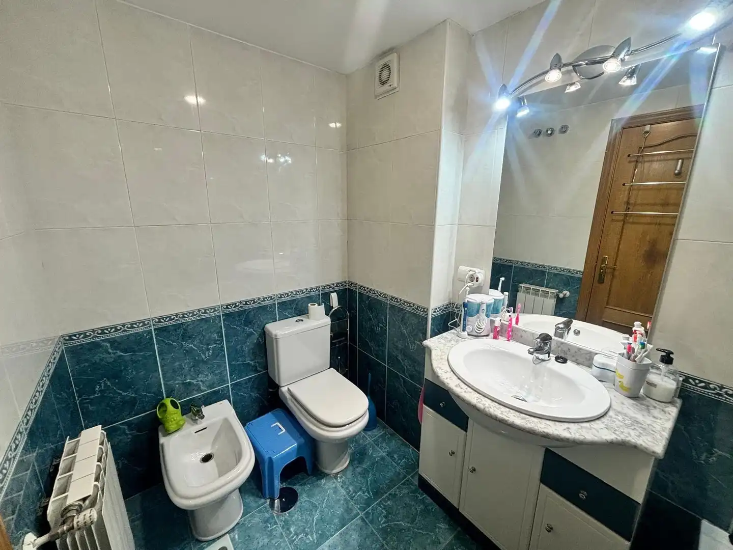 Baño de Piso en venta en Oviedo  con Calefacción, Parquet y Trastero