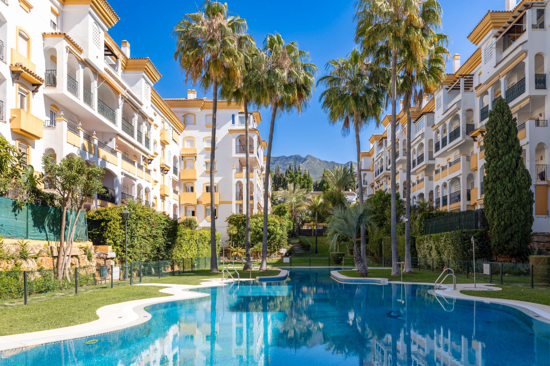 Exterior view of Flat for sale in Marbella  with Air Conditioner, Terrace and Community pool