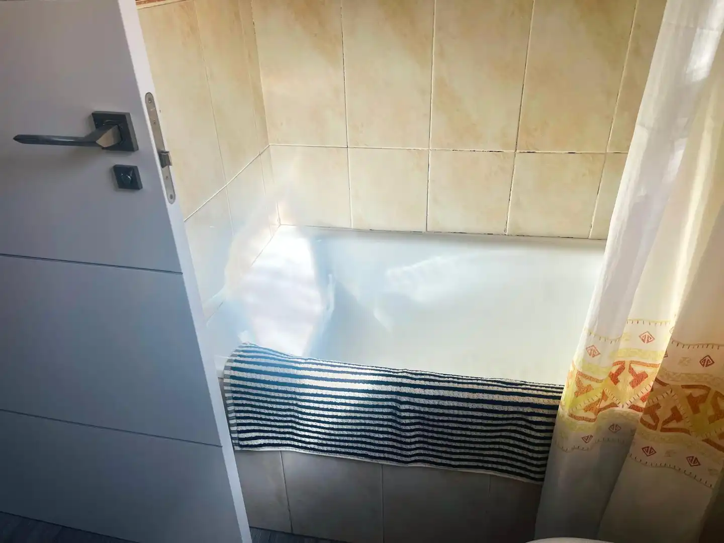 Bany de Pis en venda en Gandia amb Calefacció, Moblat i Balcó