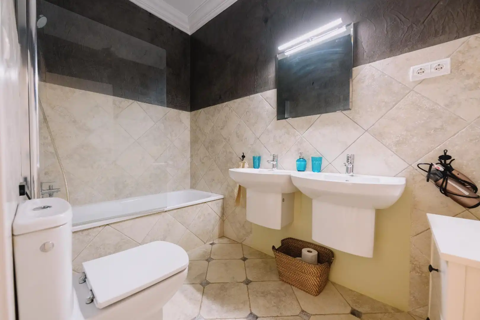 Baño de Finca rústica en venta en Setenil de las Bodegas