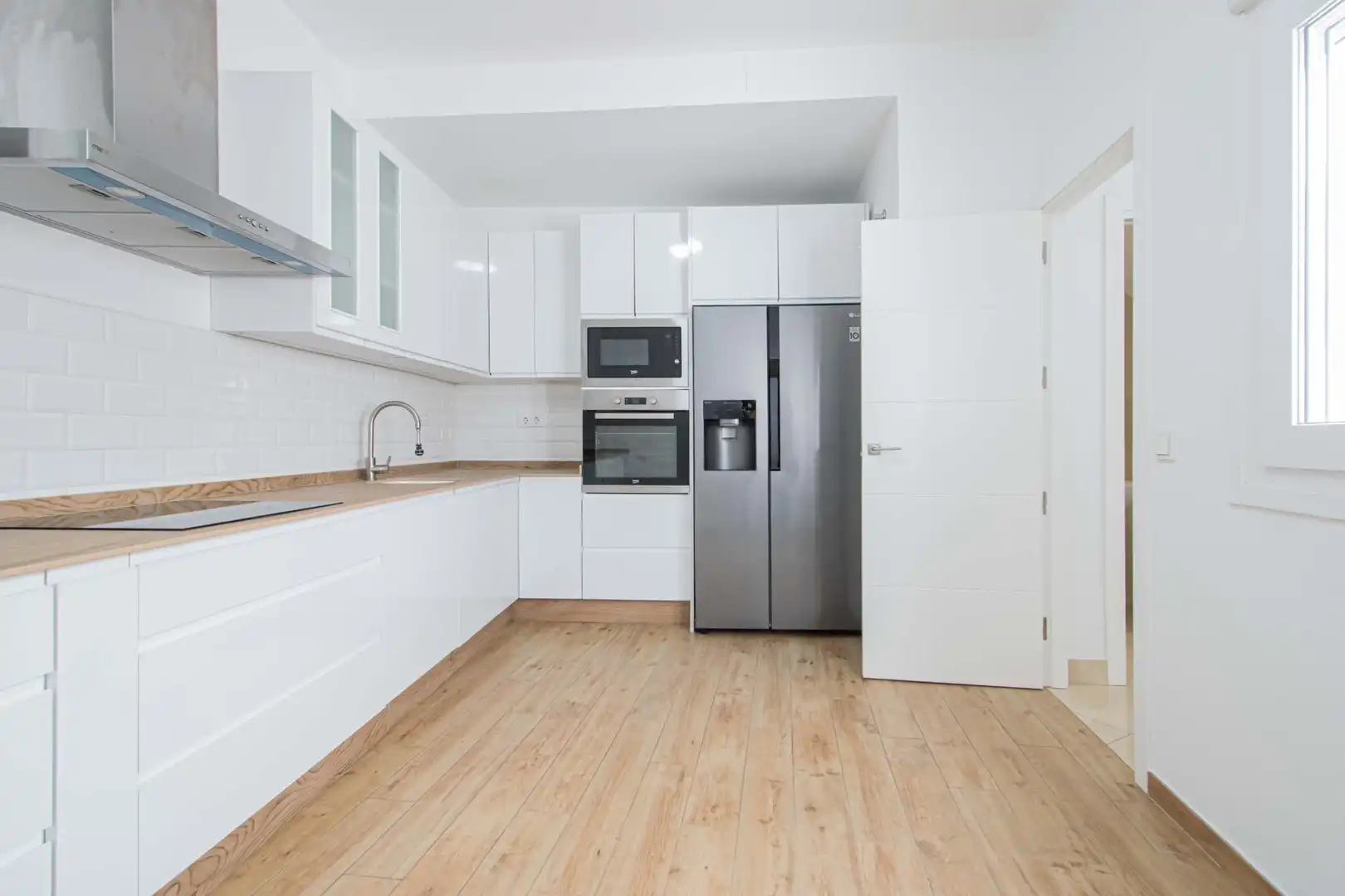 Küche von Dachboden zum Verkauf in Sevilla mit Klimaanlage, Terrasse und Balkon