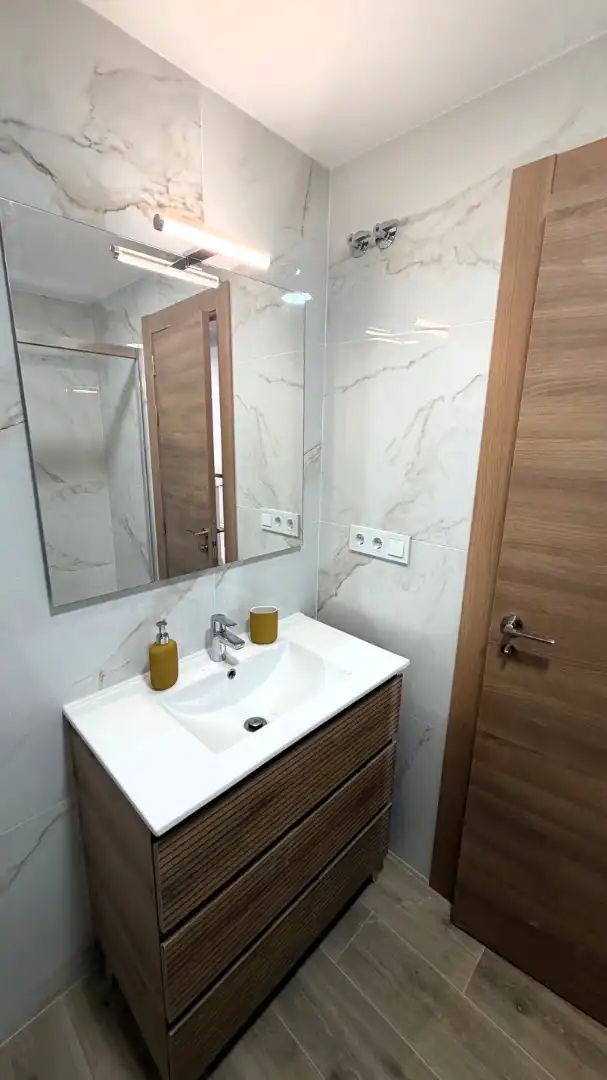 Bathroom of Flat for rent in Valencia  with Air Conditioner, Terrace and Furnished